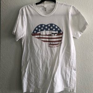 Monat top size s has biting lips with the flag on it and says Monat made in USA